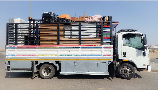 Furniture packing and loading with trained staff
